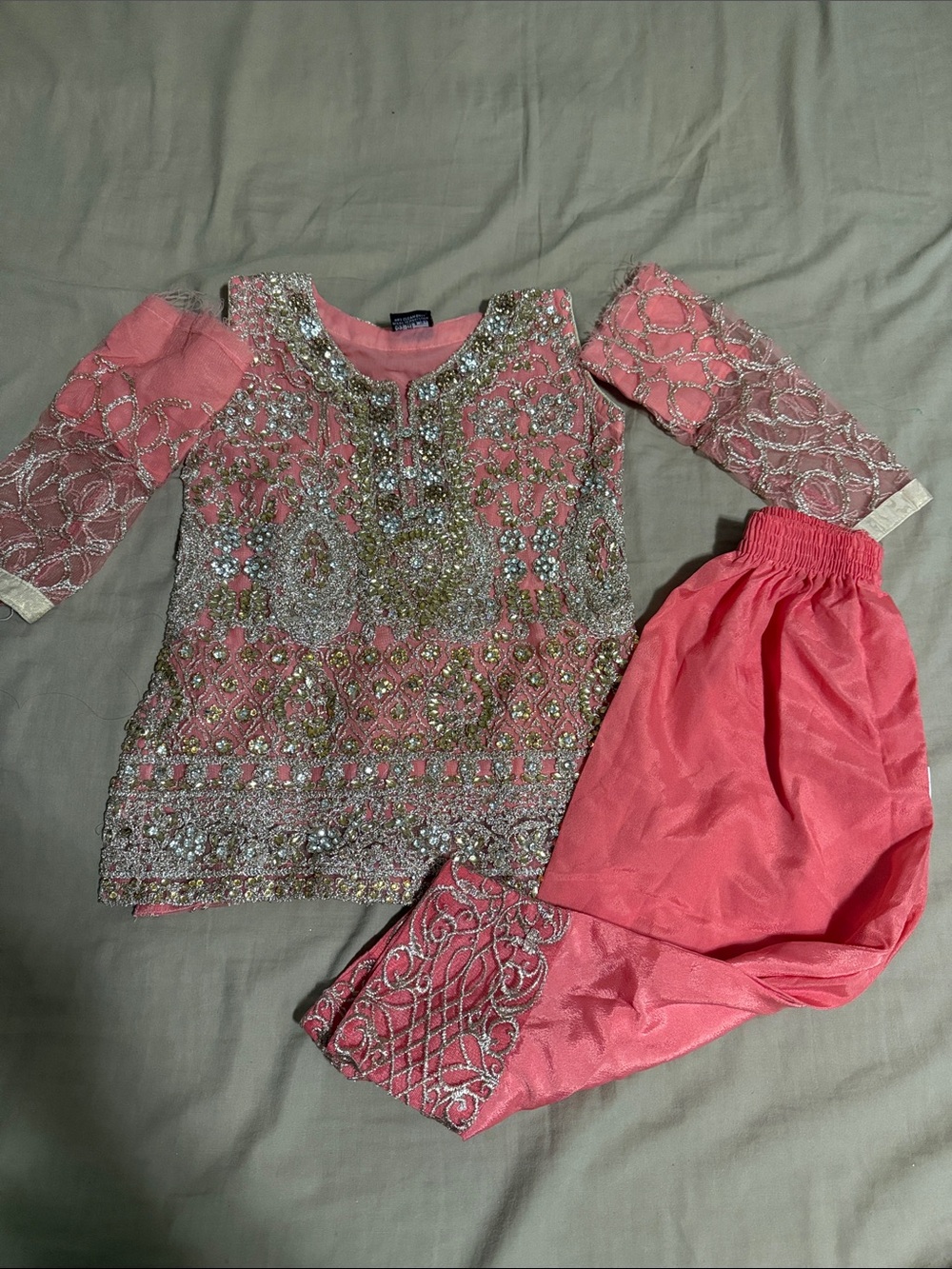 Embellished Coral Pink Two-Piece Pakistani salwar kameez